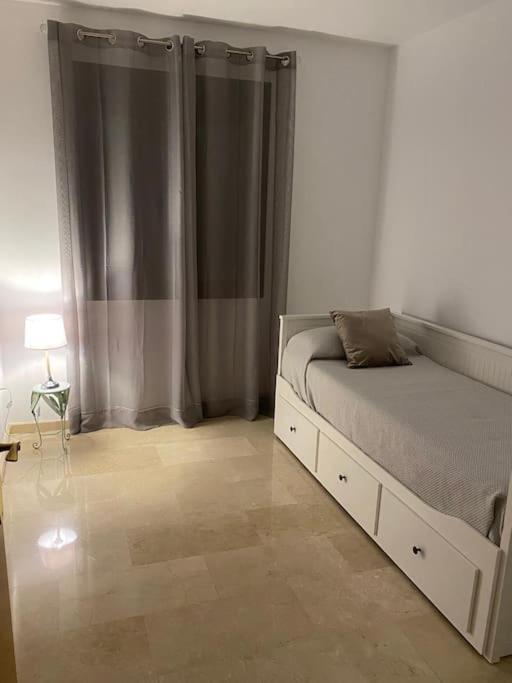 Central Estepona 3 Bed Apt With Pool And Parking Exteriör bild
