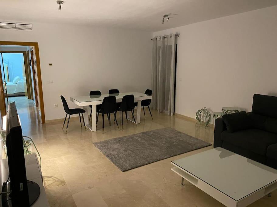 Central Estepona 3 Bed Apt With Pool And Parking Exteriör bild