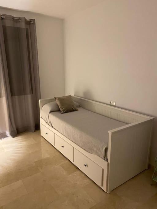 Central Estepona 3 Bed Apt With Pool And Parking Exteriör bild